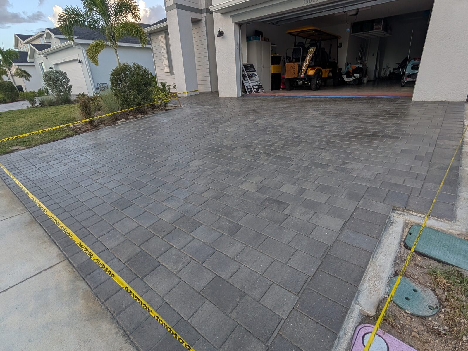 Paver driveway with patterned design